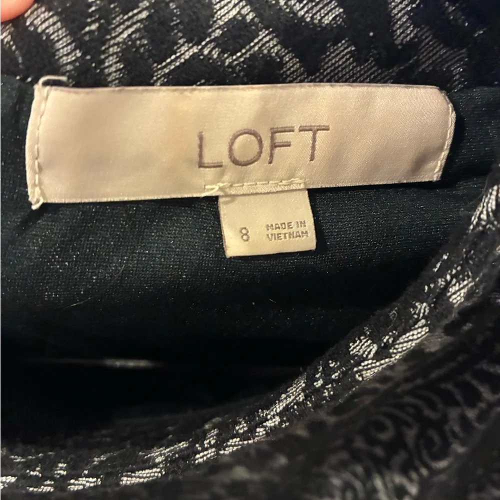 LOFT Black and Gray Long Sleeve Dress
Sz 8 - Picture 4 of 5